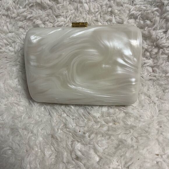 Elka acrylic pearlescent evening clutch crossbody bag gold tone snap latch. - Picture 3 of 9